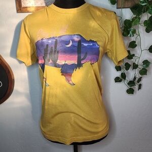 Rowdy Crowd Clothing Stay Wild Mustard Buffalo Tee Size Small